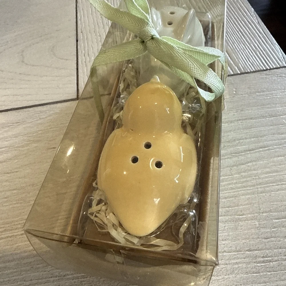 Vintage Hallmark Bunny & Chick‎ Ceramic Salt & Pepper Shakers NEW in Box